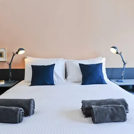 Cheers To By Misha's Place 5a * 리스본